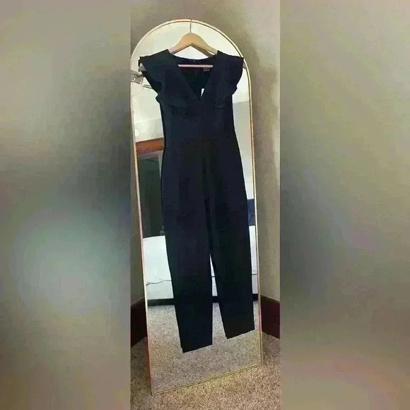French Connection V Neck Black Ruffle Sleeve Crop Jumpsuit Women's 0 NWT - Picture 2 of 6